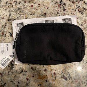 NWT! Lululemon MINI BELT BAG in Black